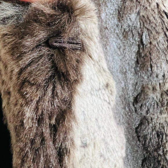 Betsey Johnson Faux Fur Fly Away Vest Size Large MSRP: $68.00 - Picture 9 of 15